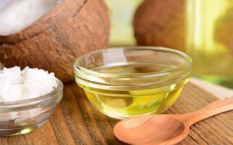 Dầu dừa kết hợp vitamin E chống lão hóa và cung cấp độ ẩm