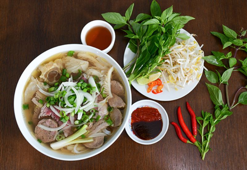 Ăn phở có béo không? Phở chứa bao nhiêu calo?