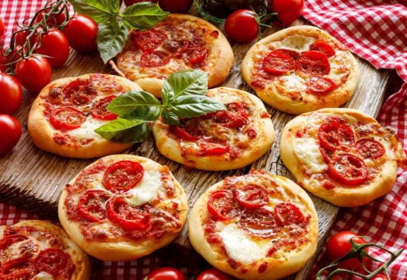 Pizza bao nhiêu calo là nỗi e ngại của nhiều người, đặc biệt là khi đang ăn kiêng